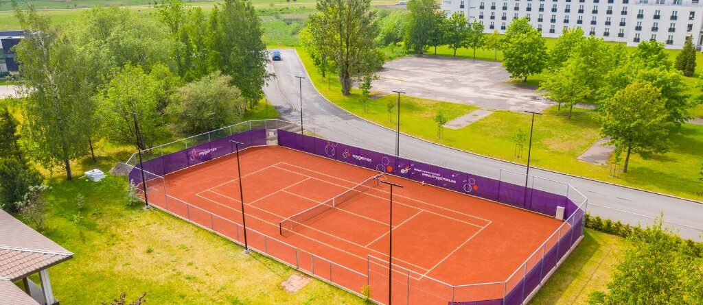 MyGames tenniseväljak Pärnus TopClay kattega