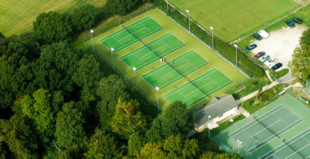 Aerofoto kuuest tenniseväljakust