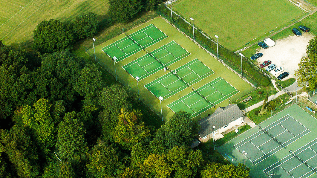 Aerofoto kuuest tenniseväljakust